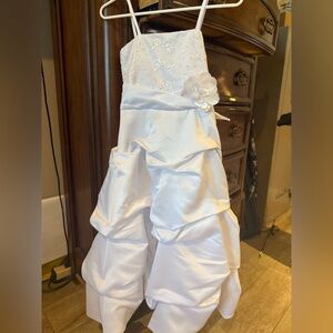 Charming White Kids Dress with Floral Embellishments